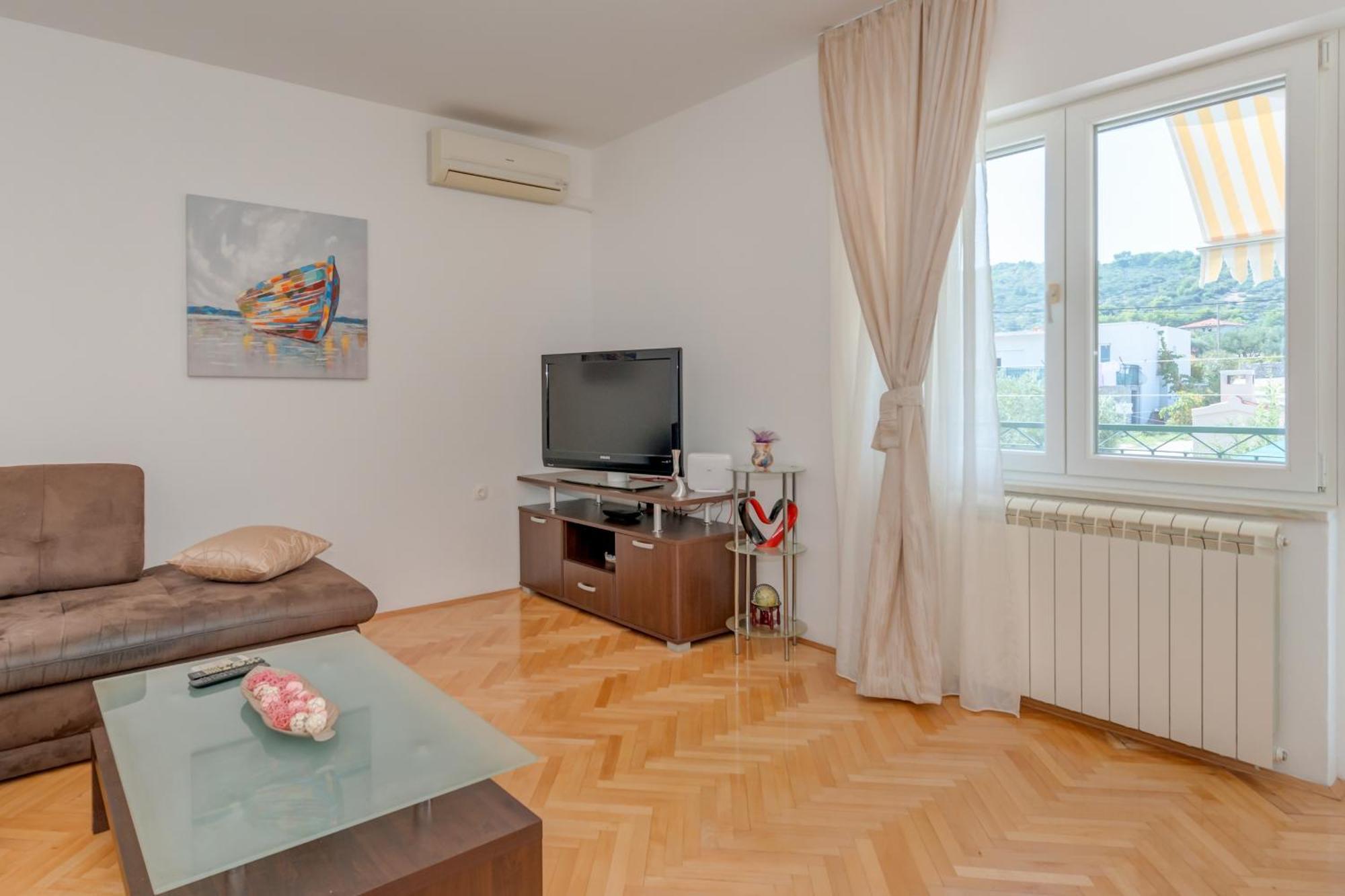 Apartments By The Sea Slatine, Ciovo - 11047 Bilik gambar